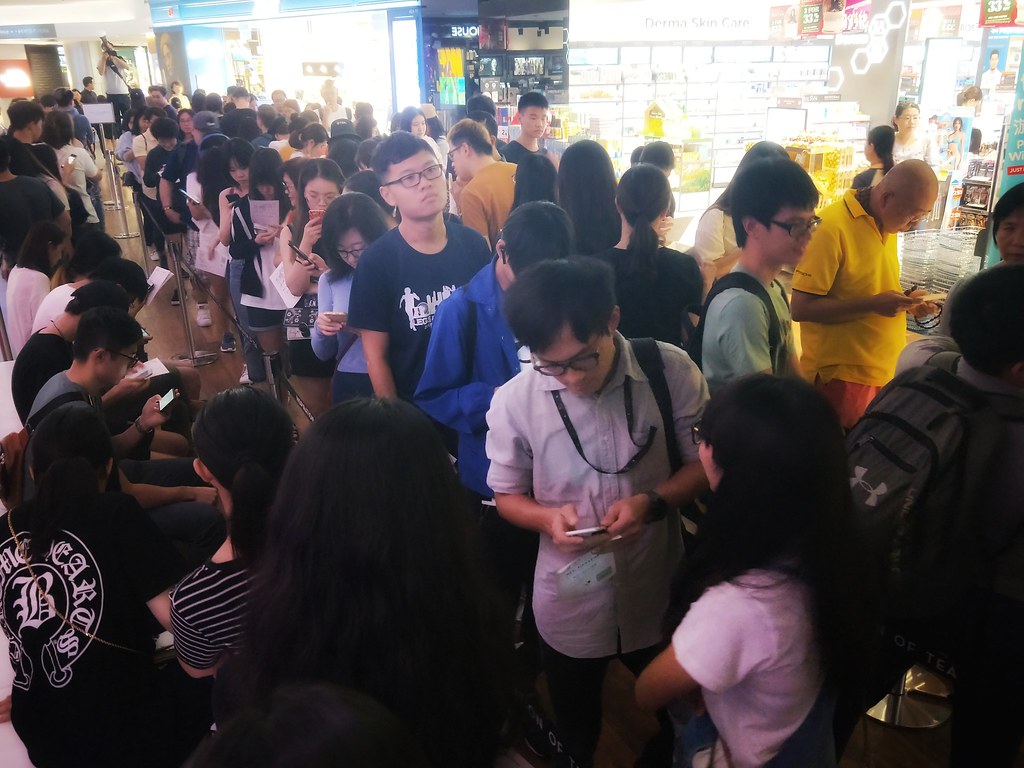 HEYTEA 喜茶 Opens at ION Orchard - 1-for-1 Cheese Tea and Welcome Gifts Draw Long Queues - Alvinology