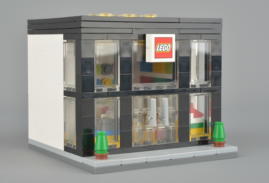RETIRED - NISB 2014 LEGO 40145 EXCLUSIVE FLAGSHIP BRAND RETAIL STORE BERLIN 