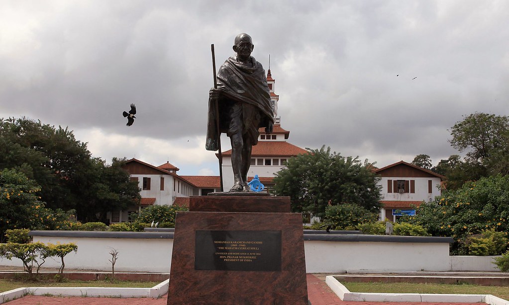 位於迦納大學的甘地銅像在上周二晚間已被移除。（圖片來源：Christian Thompson/AP）
