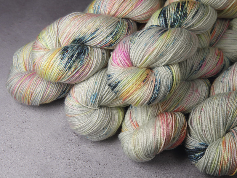 Favourite Sock – hand-dyed superwash merino wool yarn 4 ply/fingering 100g – ‘Frosted Sunrise’