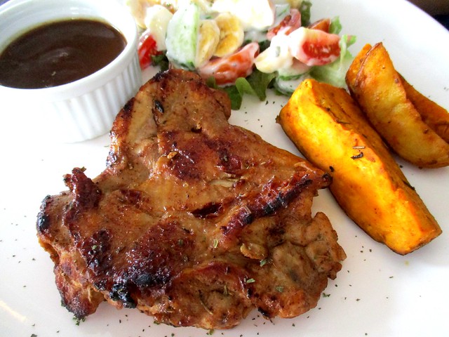 BBQ chicken with fruit salad and baked wedges 1