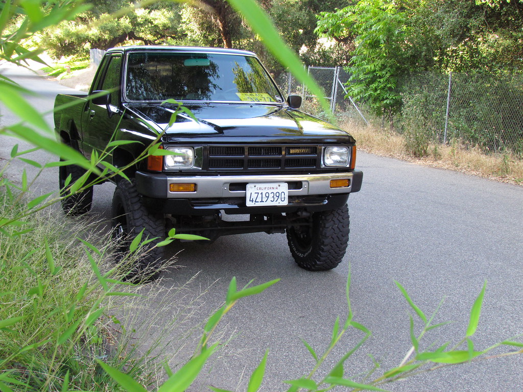 85 toyota pickup grille