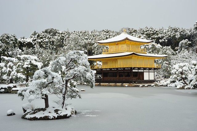 雪の金閣寺 Kinkakuji temple in snow