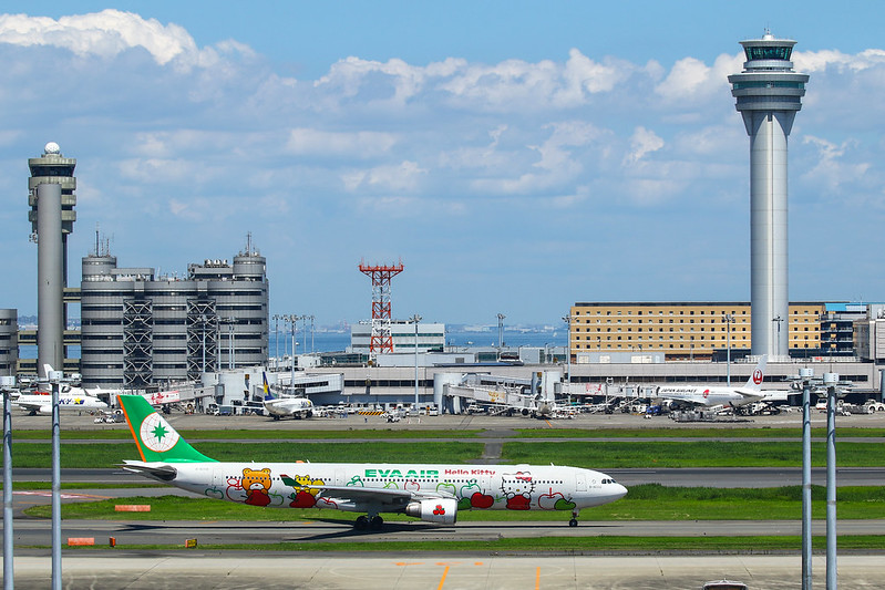 B-16332 蘋果機 "LOVES APPLES" Special livery "Hello Kitty"  EVA Air Airbus A330-203