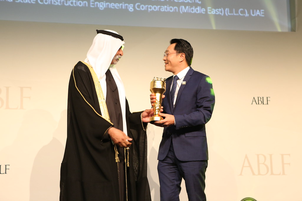 Yu Tao, Chief Executive Officer and President, China State Construction Engineering Corporation (Middle East) (L.L.C.), UAE receiving the ABLF Outstanding Business Achiever Award from H.H. Sheikh Nahayan Mabarak Al Nahayan, Minister of Culture and Knowledge Development, UAE