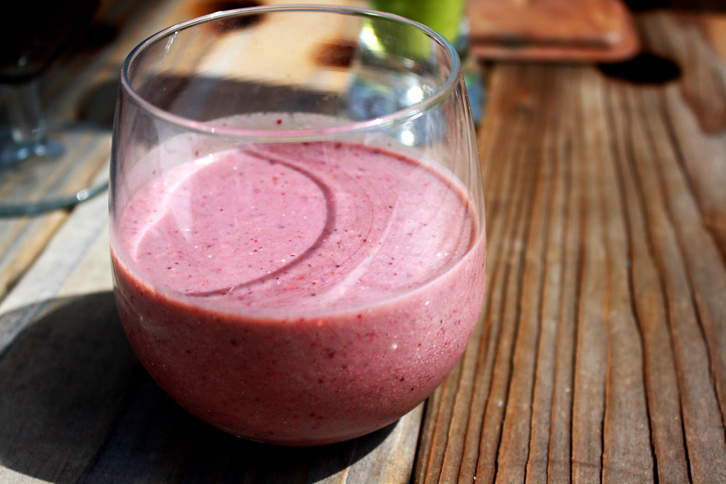 peanut butter berry oatmeal smoothie