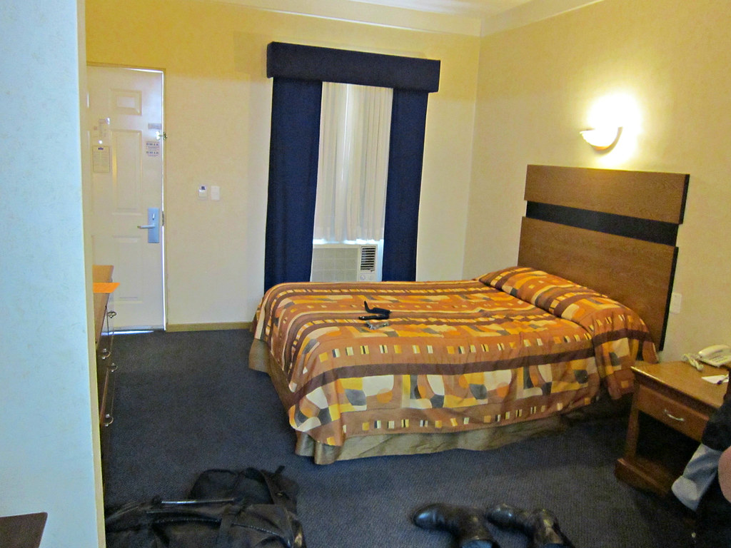 american-suites-room-bed