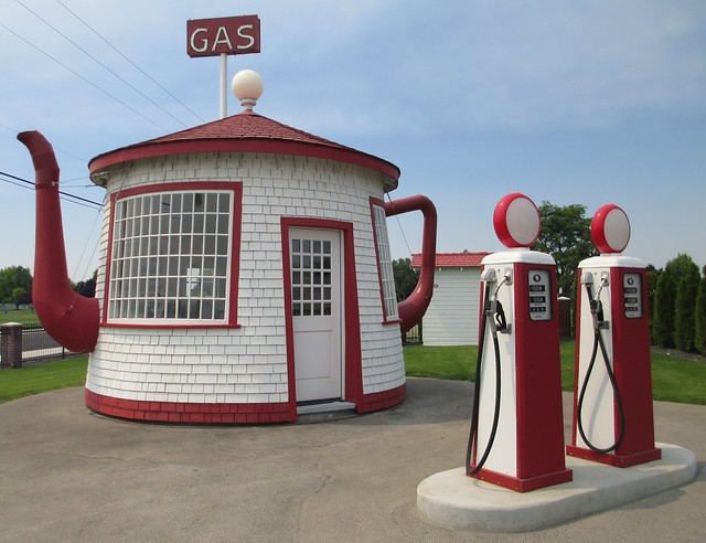 Old Teapot Dome Gas Station (Zillah, Washington)