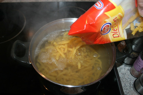 21 - Nudeln kochen / Cook noodles