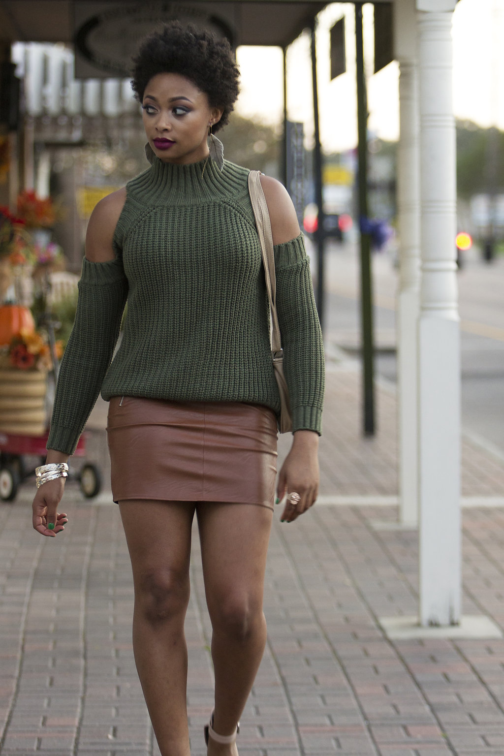 how to wear a brown leather skirt
