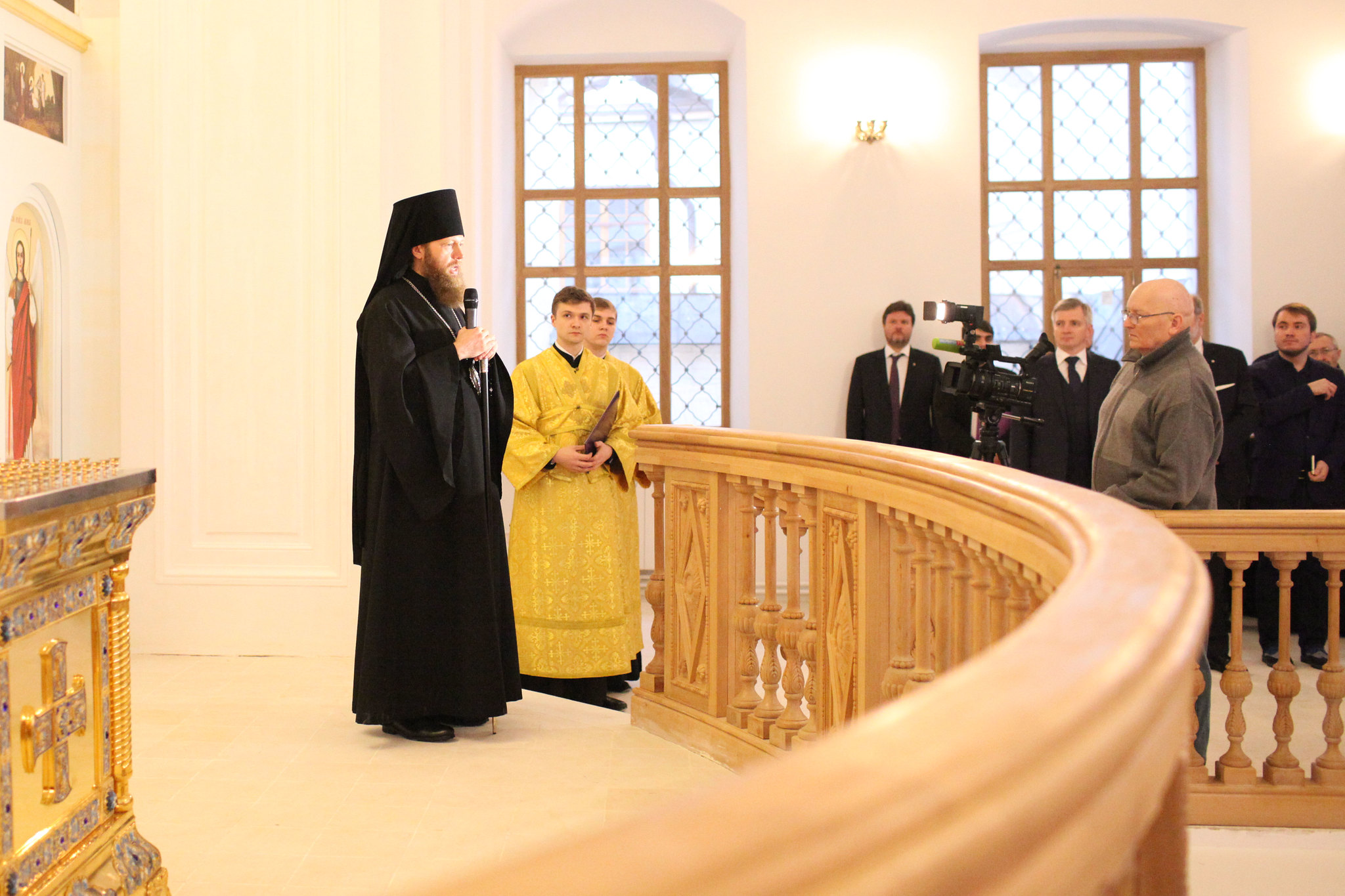 В Знаменской церкви Новоспасского монастыря открылась выставка «С нами Бог! Да воскреснет Россия!»