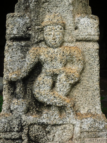 Sculpture on mantap pillar