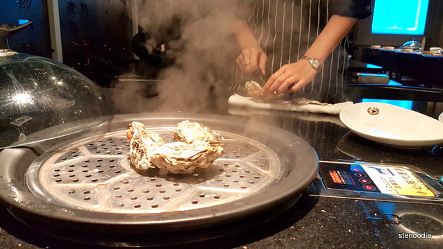  steamed oyster shucking