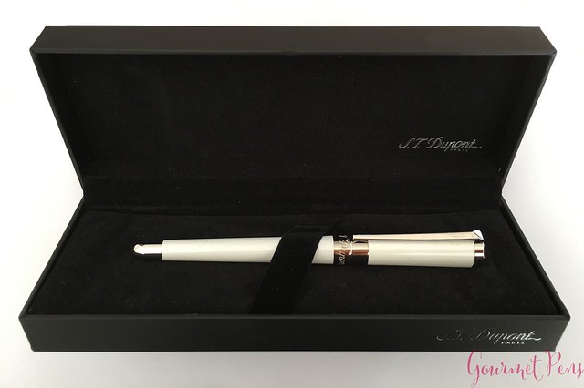Review ST Dupont Liberté White Pearl Fountain Pen @Iguana_Sell 3