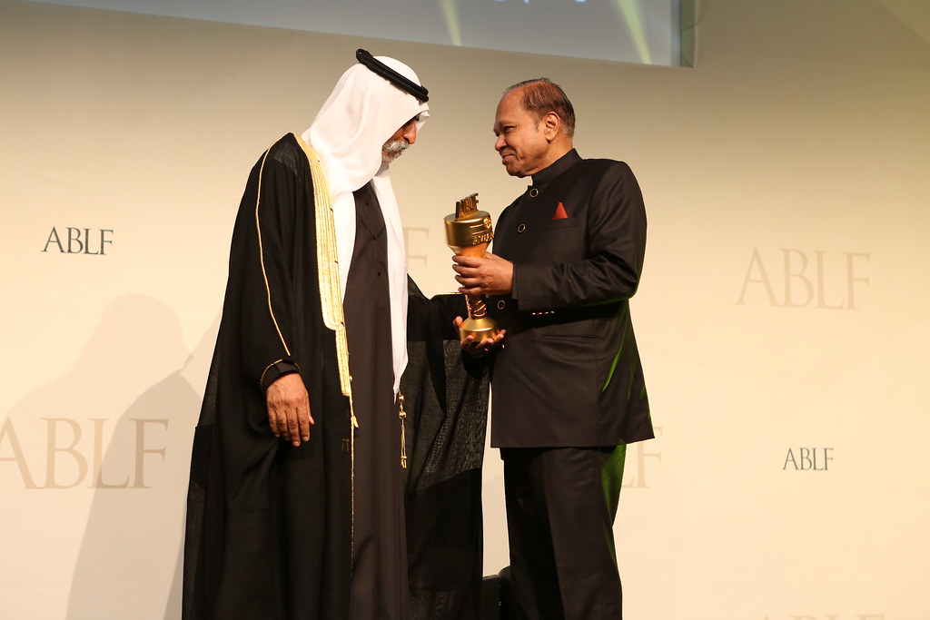 Sri Prakash Lohia, Group Chairman, Indorama Corporation, Singapore receiving the ABLF Lifetime Achievement Award from H.H. Sheikh Nahayan Mabarak Al Nahayan, Minister of Culture and Knowledge Development, UAE
