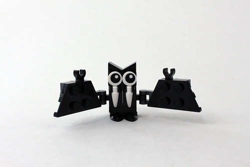 LEGO Seasonal Halloween Vampire and Bat (40203)