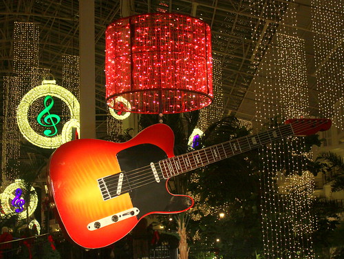 Opryland Hotel Christmas 2015: Guitar D