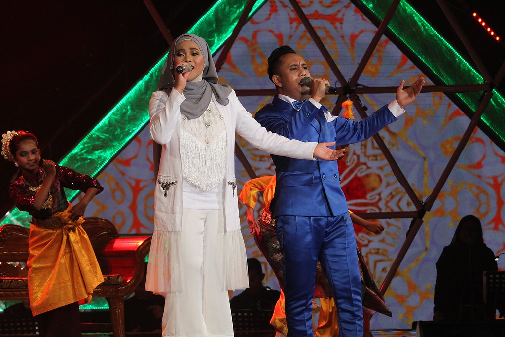 Nura dan Azizul membuka tirai konsert battle 2