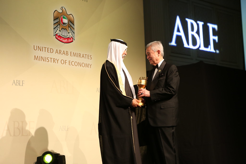 Tun Abdullah Ahmad Badawi, Former Prime Minister, Malaysia receiving the ABLF Statesman Award from H.H. Sheikh Nahayan Mabarak Al Nahayan, Minister of Culture and Knowledge Development, UAE