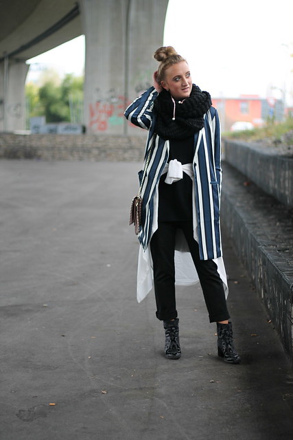 baroque-shoes-and-striped-coat-whole-outfit-front-wmbg