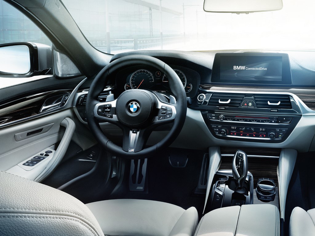 2017-BMW-5-Series (4)