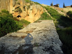Megaliths in Baalbek quarry_09148