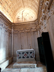Trogir - cathedral of St Lawrence, baptistry interior (5)