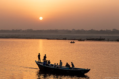 Les premiers pèlerins - Le Gange  à Varanasi (Inde)