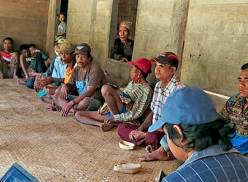 Diskusi Masyarakat Adat Tanggedu Desa Tanggedu, Kabupaten Sumbawa Timur, NTT, dengan Koppesda Sumba
