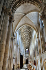Le bas-côté droit, collégiale Notre-Dame et Saint-Laurent, Eu, Seine-Maritime, Normandie.