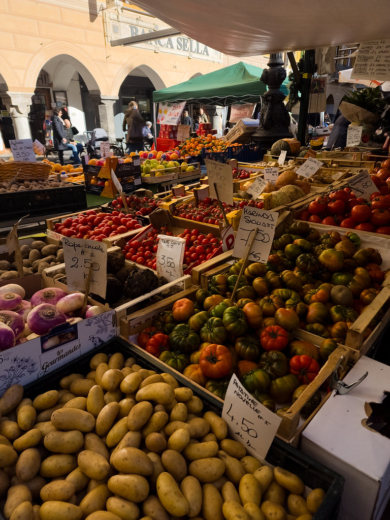 Vibrant Italian Market Scene