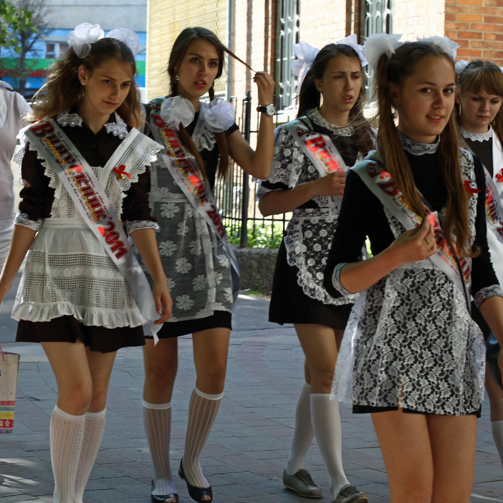 Schoolgirls forum. Школьная форма на последний звонок. Выпускницы в школьной форме. Школьная форма ученицы. Польская Школьная форма.