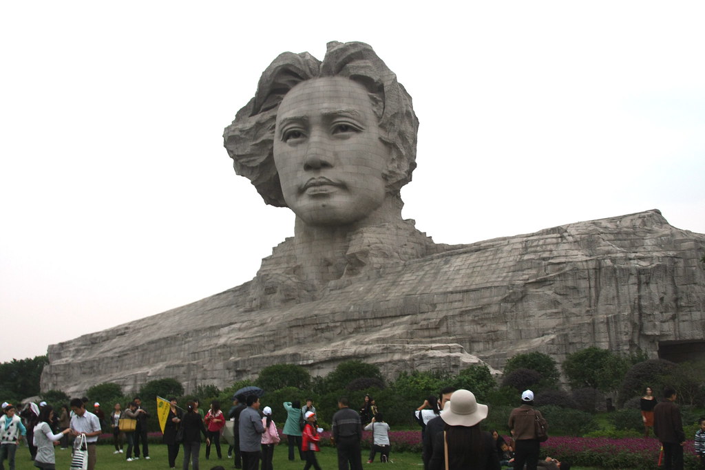 Statue of young Mao Zedong | 'The Great Helmsman' on Juzi is… | Flickr