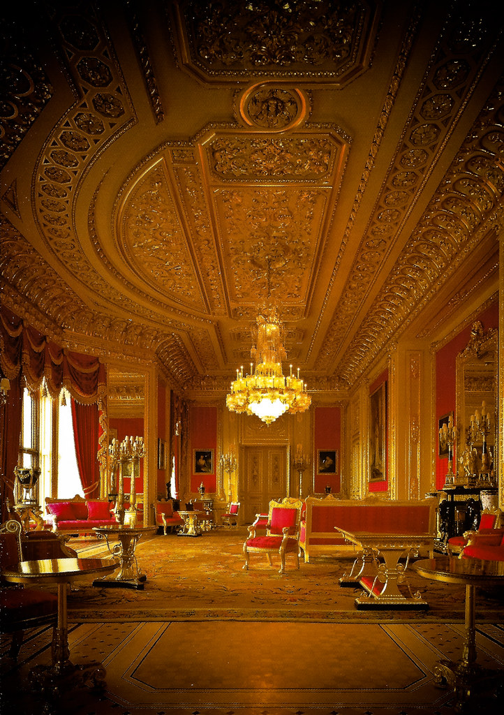 The Crimson Drawing Room - State Apartments at Windsor Cas ...