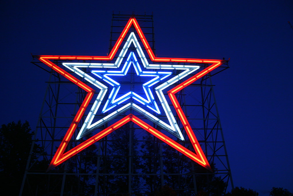 Mill Mountain Star - Roanoke, VA | The Roanoke Star is the W… | Flickr