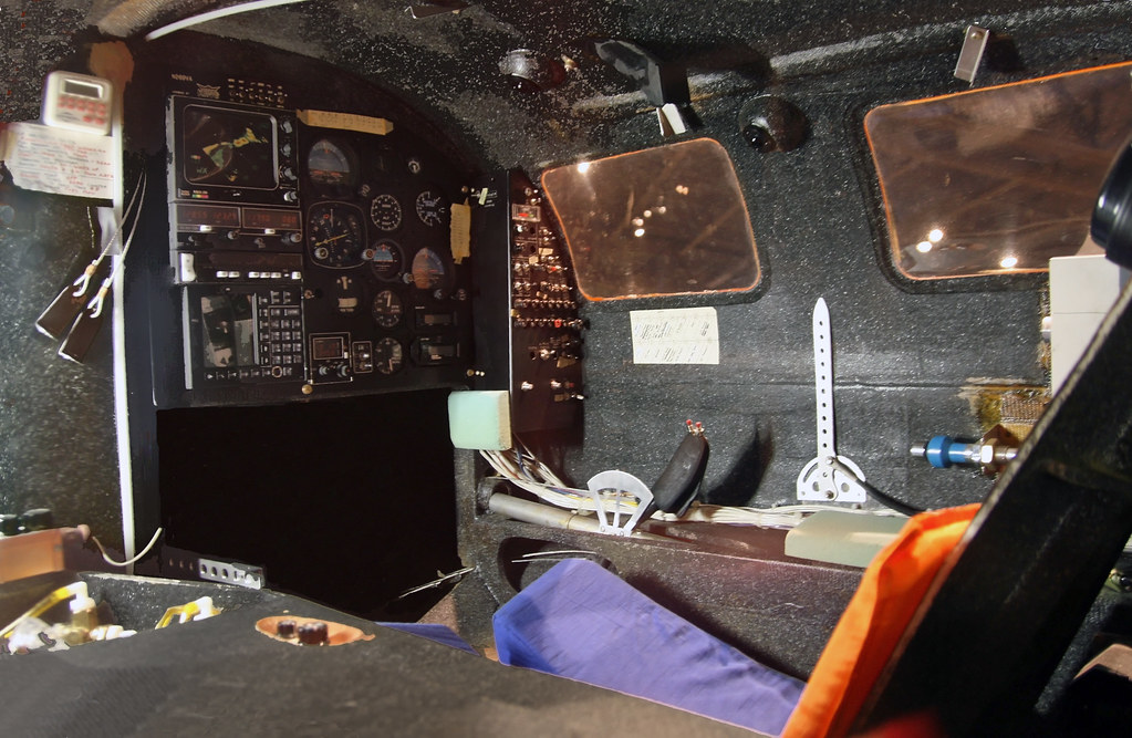 rutan voyager cockpit