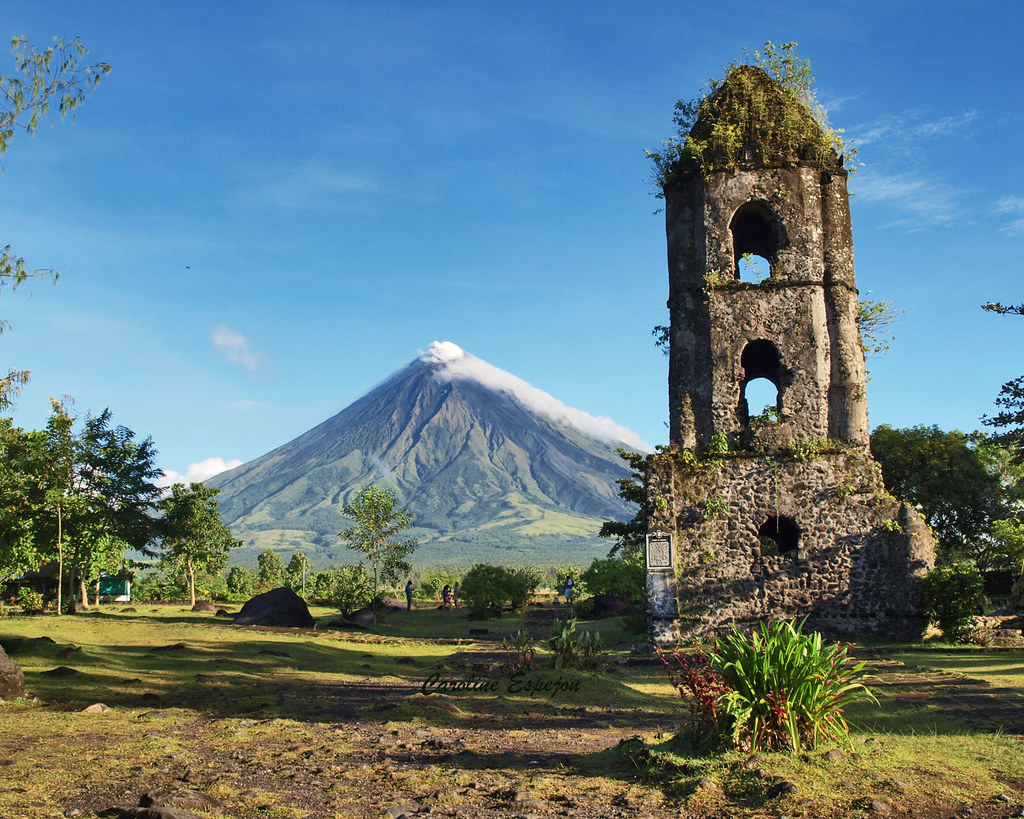Mayon Volcano and Cagsawa Ruins | The majestic Mayon Volcano… | Flickr