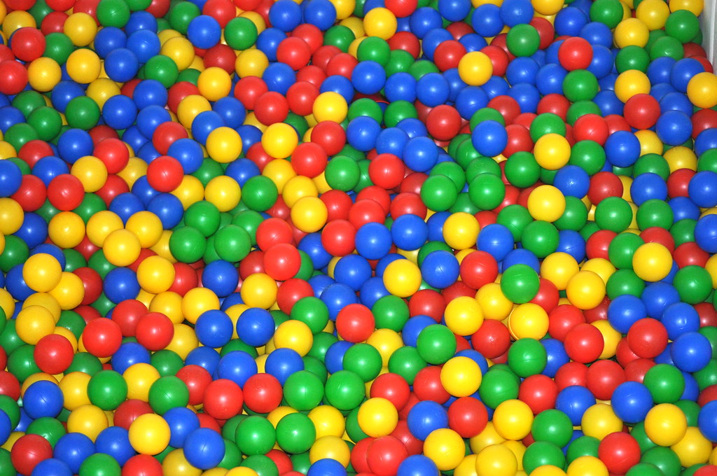 Viele bunte Bälle | Bällebad. Ball pit. | Maret Hosemann | Flickr