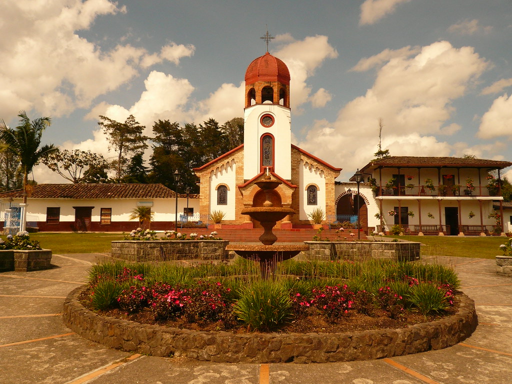 Resultado de imagen de Iglesia de Nuestra SeÃ±ora de ChiquinquirÃ¡ (Rionegro)