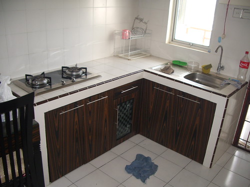  kitchen  sink  kompor dan lemari  bawah 5 pintu 1 laci 