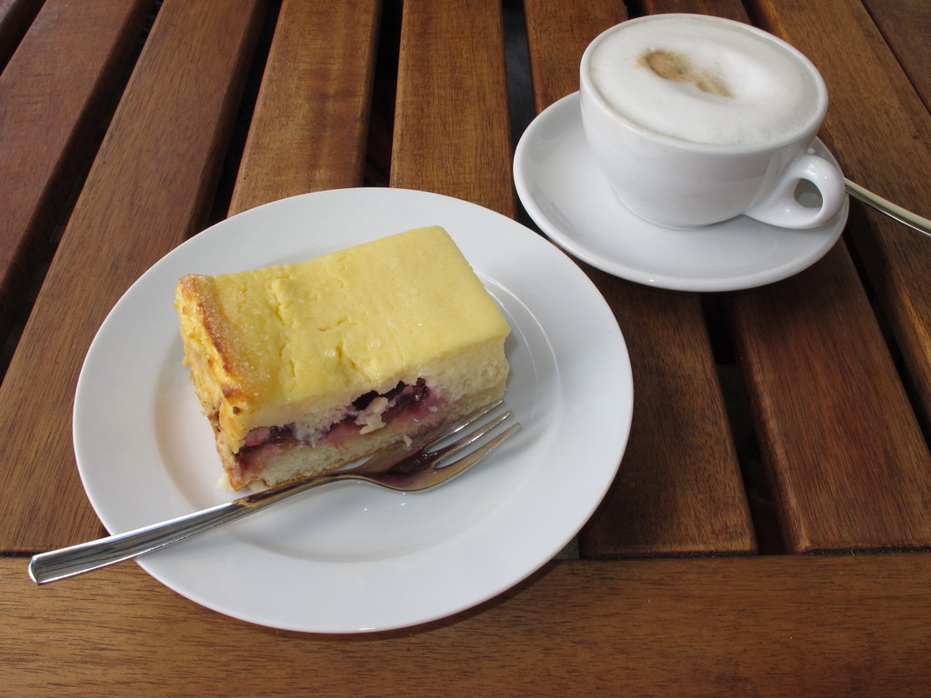 Pflaumen-Schmand-Kuchen (von der Bäckerei Niemann) | Flickr