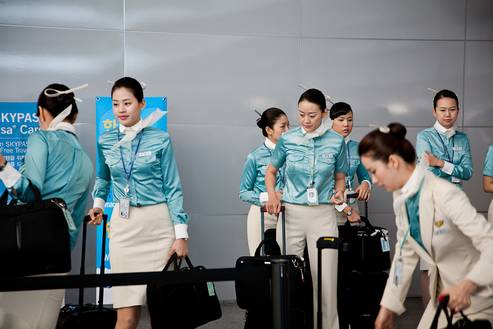 Korean Air flight attendants | San Francisco Int'l (SFO) | Flickr