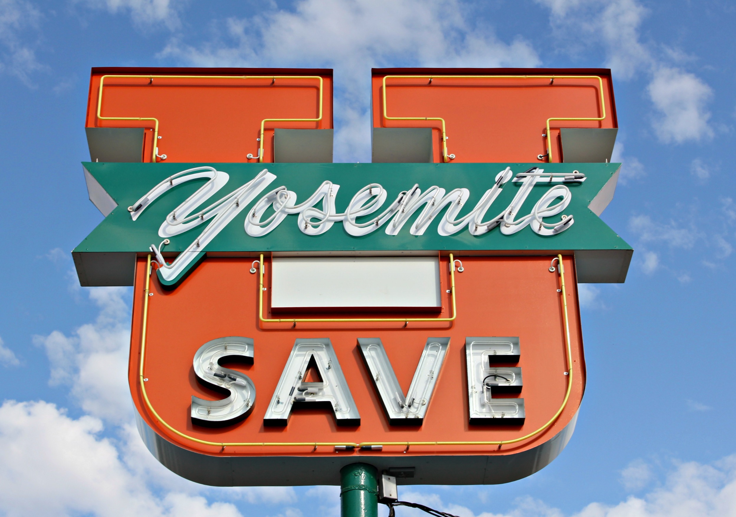 Yosemite U-Save Minimart - 1846 Yosemite Parkway, Merced, California U.S.A. - September 24, 2011
