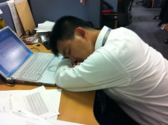 A sleeping worker in front of a computer.” Title=”If you fall short of a good night sleep, squeeze in a quick snooze during breaks at work. 