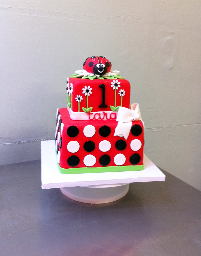 Tara S Ladybug Cake Red Velvet Cake Layered With Madagasca Flickr