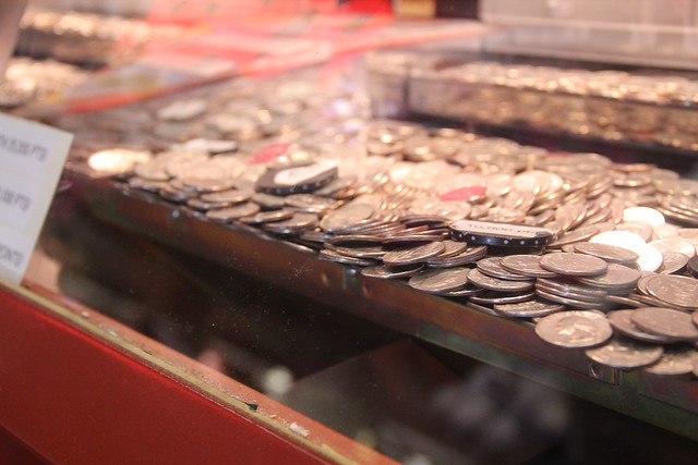 coin dozer machine in japan with gems in it