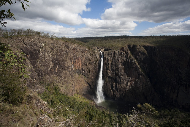 Download this Wallaman Falls picture