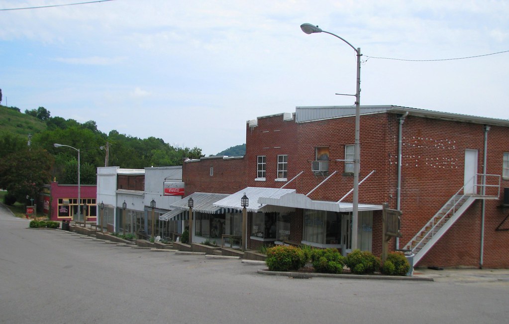 Downtown Gainesboro, Tennessee With a population of about … Flickr