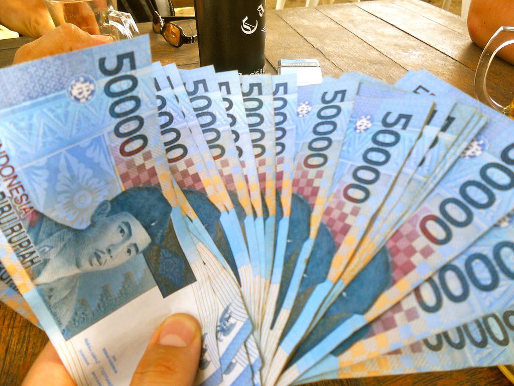 bali indonesia currency