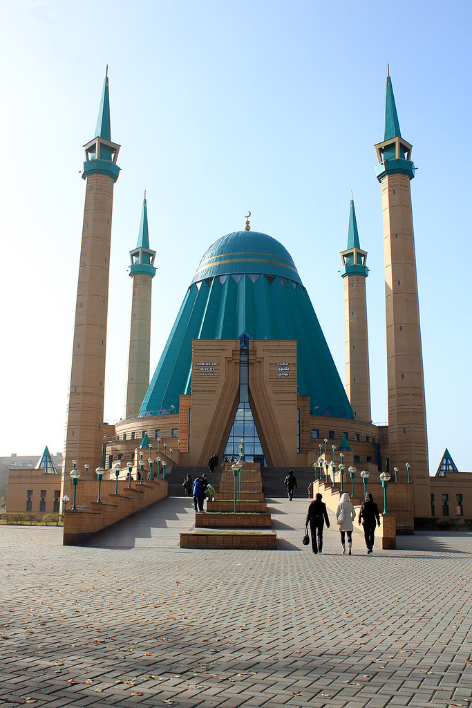 uno de los edificios religiosos más grandes de Kazajstán